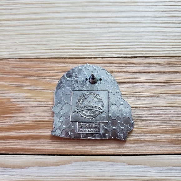 Maurice at Maurice’s Amazing Popping Machine Pin - Picture 3 of 3